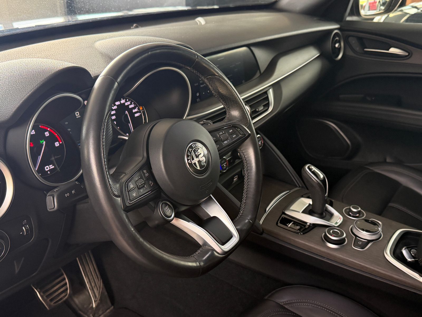 Fahrzeugabbildung Alfa Romeo Stelvio Ti Q4/MEMORY/NAVI/KAMERA/ACC/KLIMA