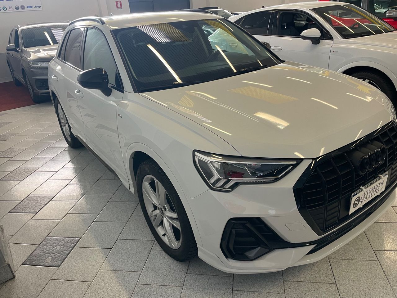 Audi Q3 35 TDI S tronic line Black Telec. imagem 3