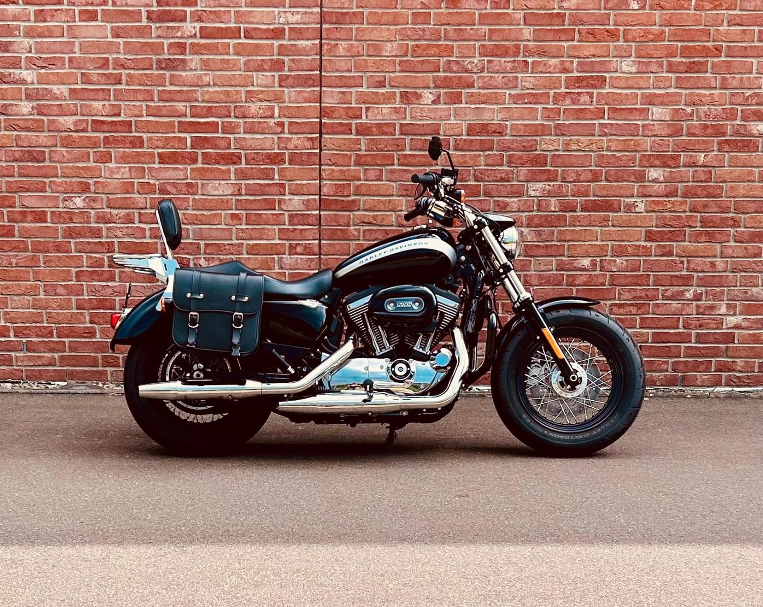 Harley-Davidson XL1200C Sportster Custom