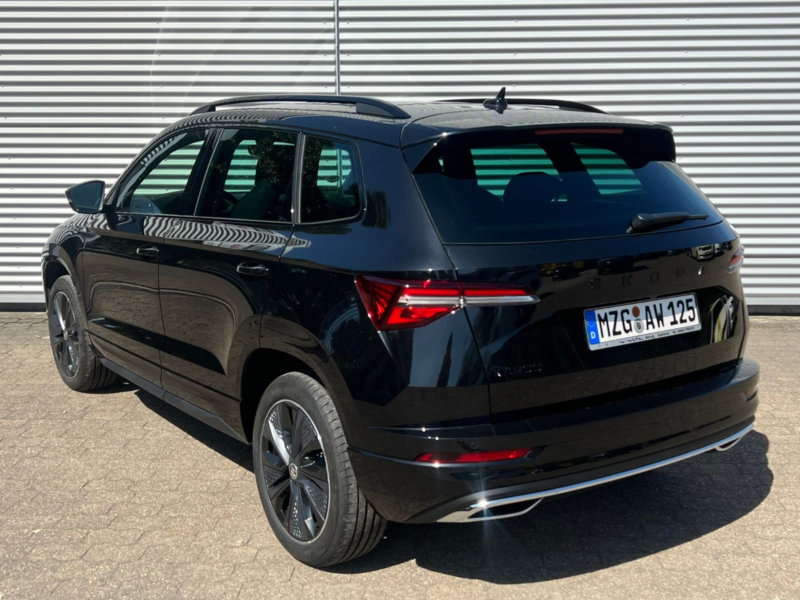 Fahrzeugabbildung SKODA Karoq Sportline 1.5 TSI DSG Navi Tempomat Kamera