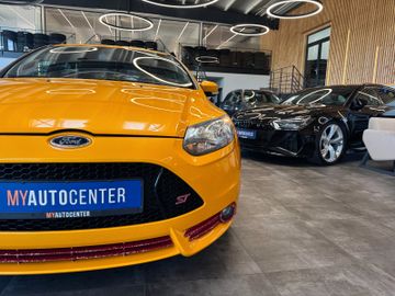 MYAUTOCENTER – Gebraucht- und Jahreswagen mit Werkstattservice in Pfaffenhofen Ford Focus *RECARO*SPORT*SitzHZ*2-ZONEN*TÜV 0127*