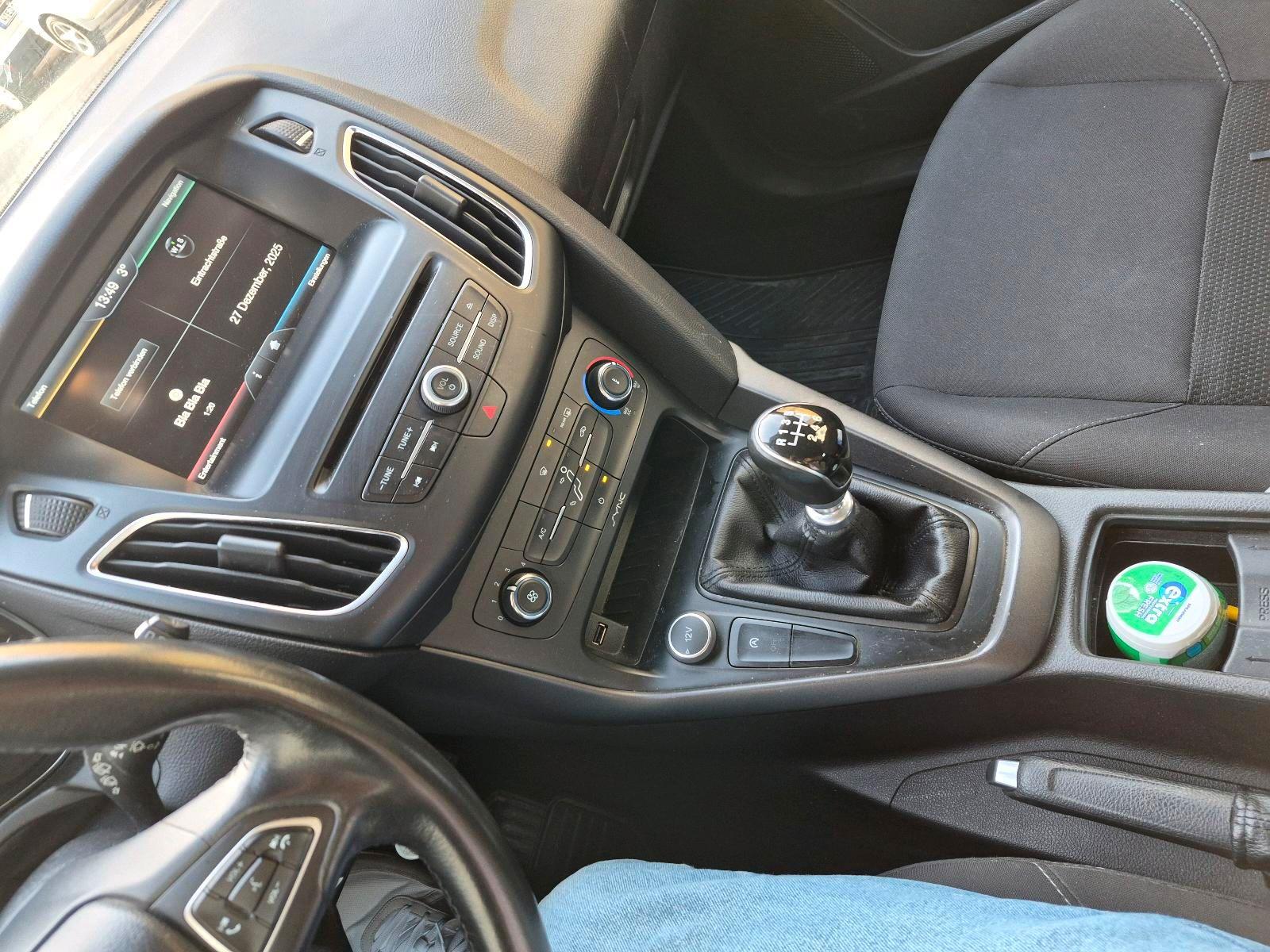 Ford Focus 2015 — rear view