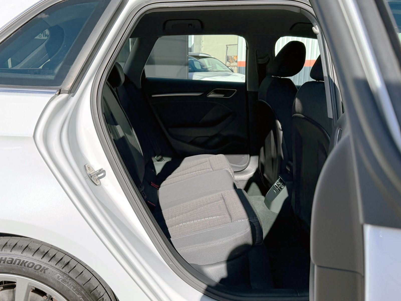Fahrzeugabbildung Audi A3 Sportback 35TFSI S-Tronic NAV PDC TEMP SHZ