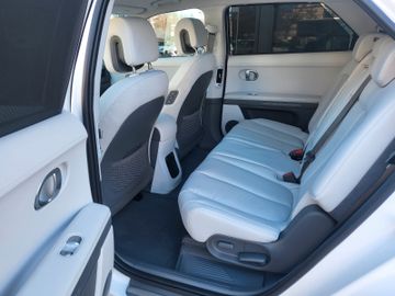 Fahrzeugabbildung Hyundai IONIQ 5 77,4 kWh 4WD UNIQ 20" RELAX ASSIST. PANO