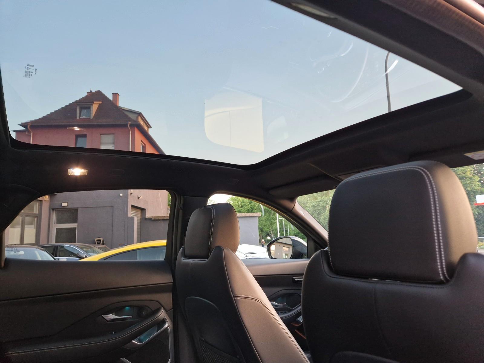 Jaguar E-Pace P300 R-Dynamic SE AWD +PANO+MERIDIAN+