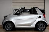 Smart ForTwo 1.0 Cabrio Autom. *1.HAND*49.200KM*NAVI* - Smart Gebrauchtwagen in Düsseldorf