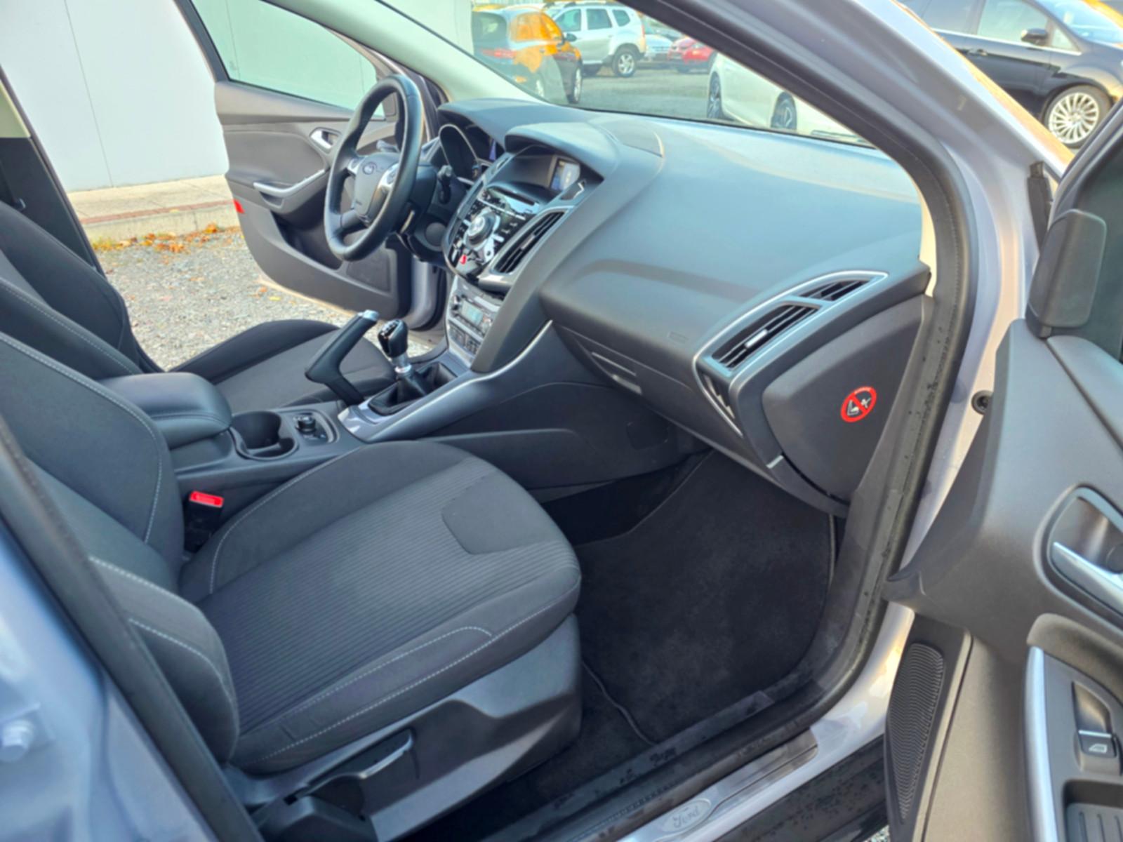 Ford Focus 2012 — photo 33