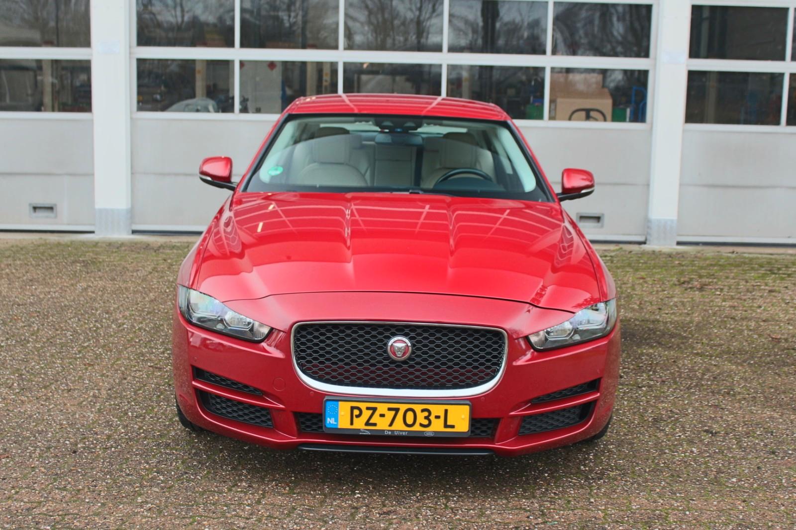 Jaguar XE 25t 250PS AWD Prestige Automatik