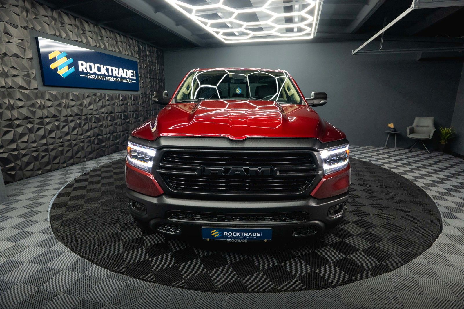 Fahrzeugabbildung Dodge RAM 5.7 V8 HEMI 4x4 OFFROAD Night-Paket *LED*19%