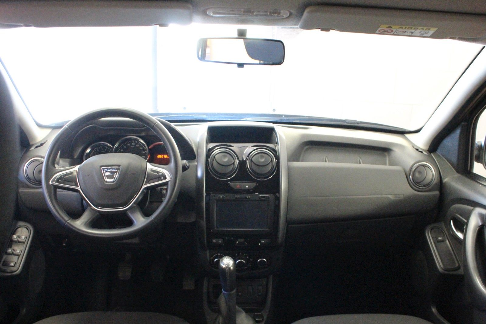 Fahrzeugabbildung Dacia Duster   SCE 115  Laureate   AHK *Navigation*