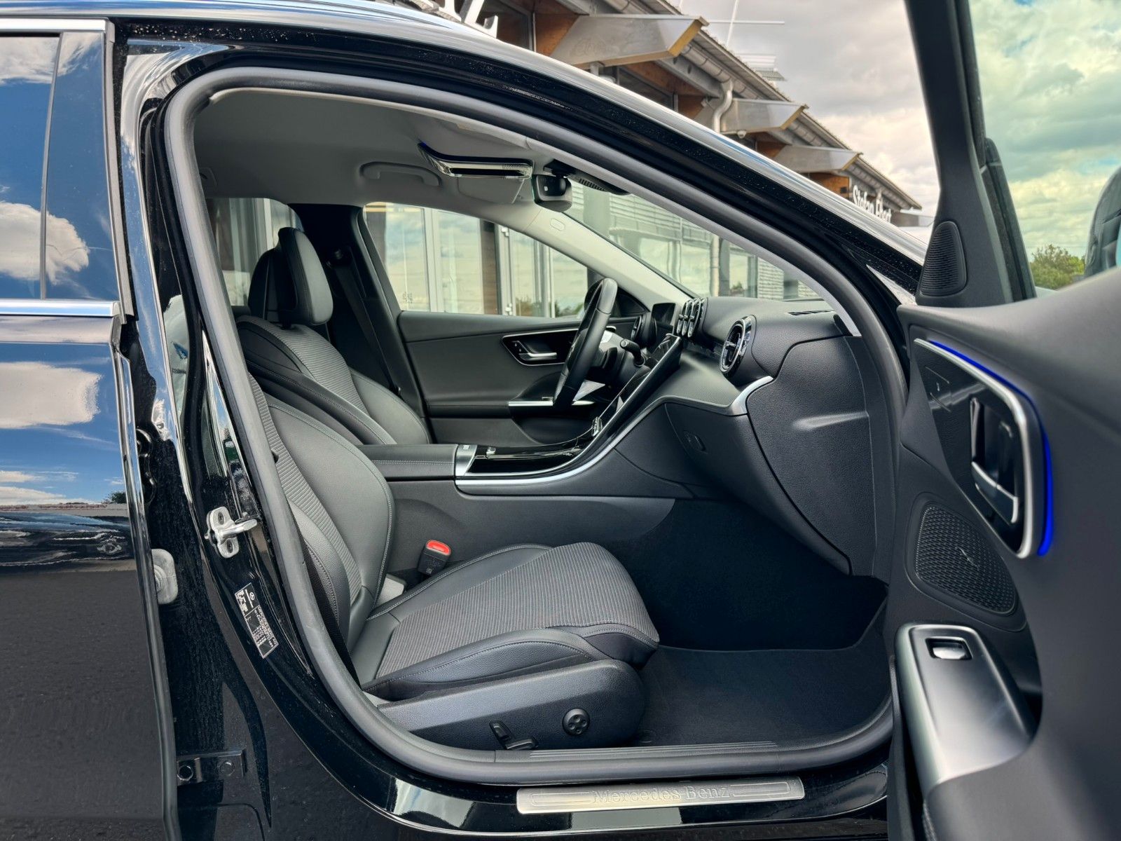 Fahrzeugabbildung Mercedes-Benz C 200 d T Avantgarde AHK+R-Kamera+Ambiente+Carp