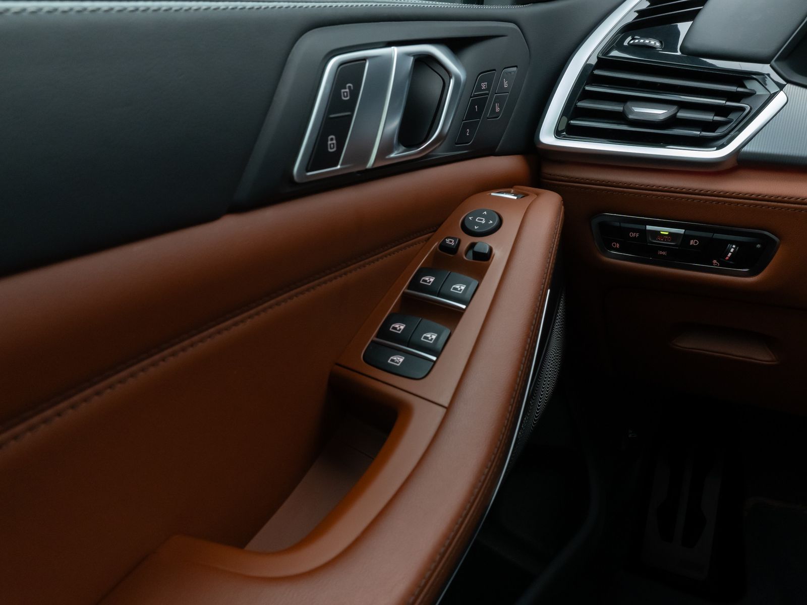 Fahrzeugabbildung BMW X5 xD40d M Sport Panorama Laser 360°B&W HUD 22"