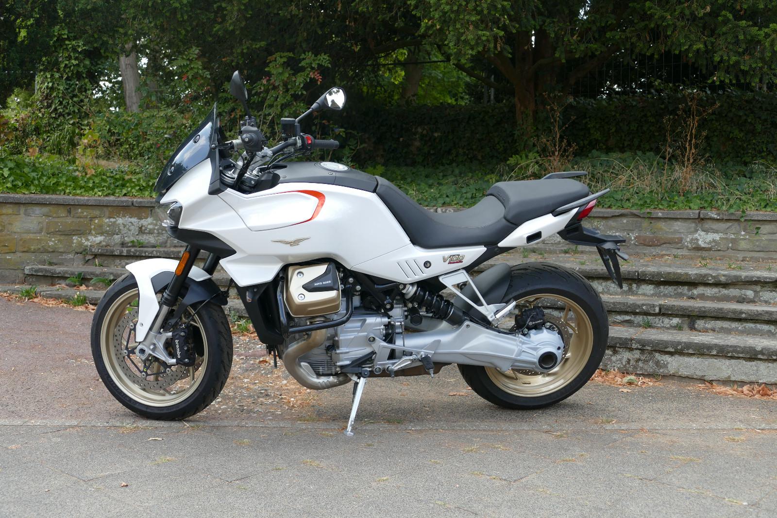 Moto Guzzi V 100 Mandello