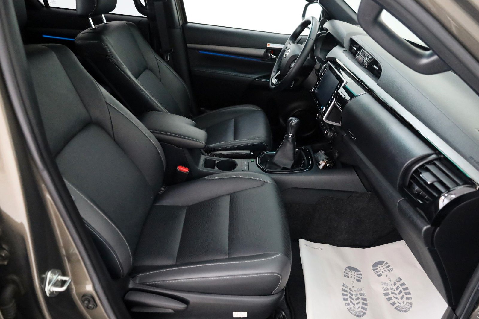 Fahrzeugabbildung Toyota Hilux 2.8 D-4D 4x4 Invincible,DOKA,Leder,ACC,AHK