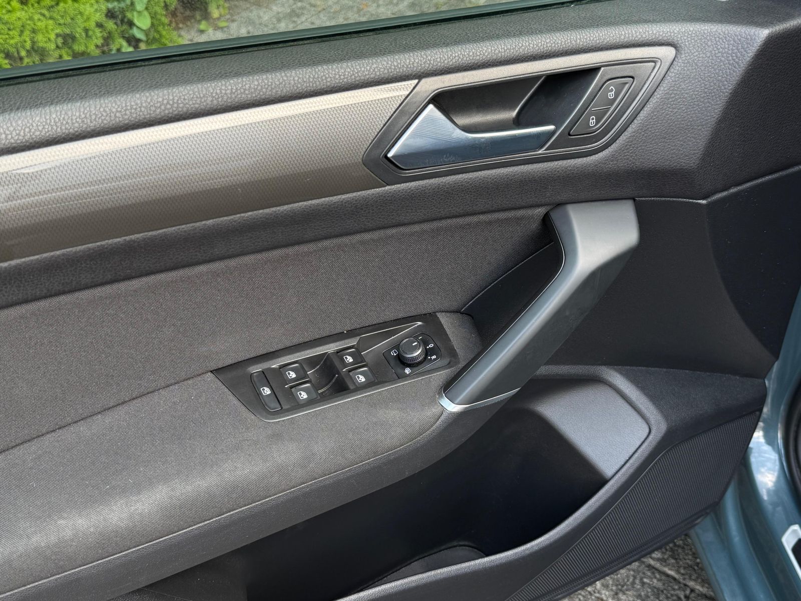 Fahrzeugabbildung Volkswagen Touran 2.0 TDI DSG IQ.DRIVE LED+ACC+NAV+SHZ+DAB