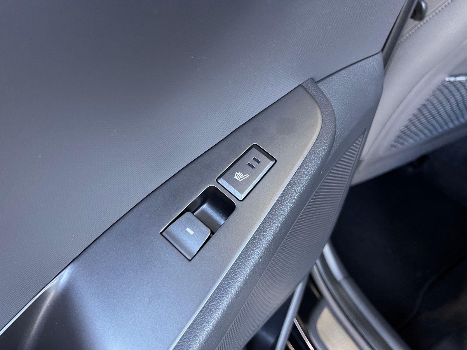 Fahrzeugabbildung Hyundai IONIQ Premium Prime Hybrid PANO LEDER LED