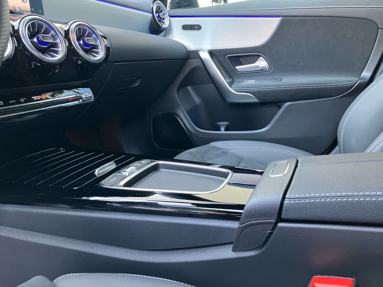 Fahrzeugabbildung Mercedes-Benz CLA 180 SB AMG+AHK+MULTIB+360+DISTR+NIGHT+LHZG++
