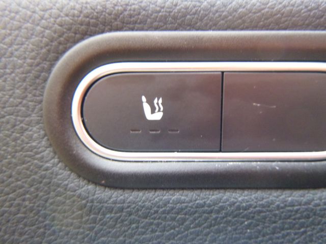 Fahrzeugabbildung Mercedes-Benz A 180 >AUT/NAV/PDC/Sitzheizung<