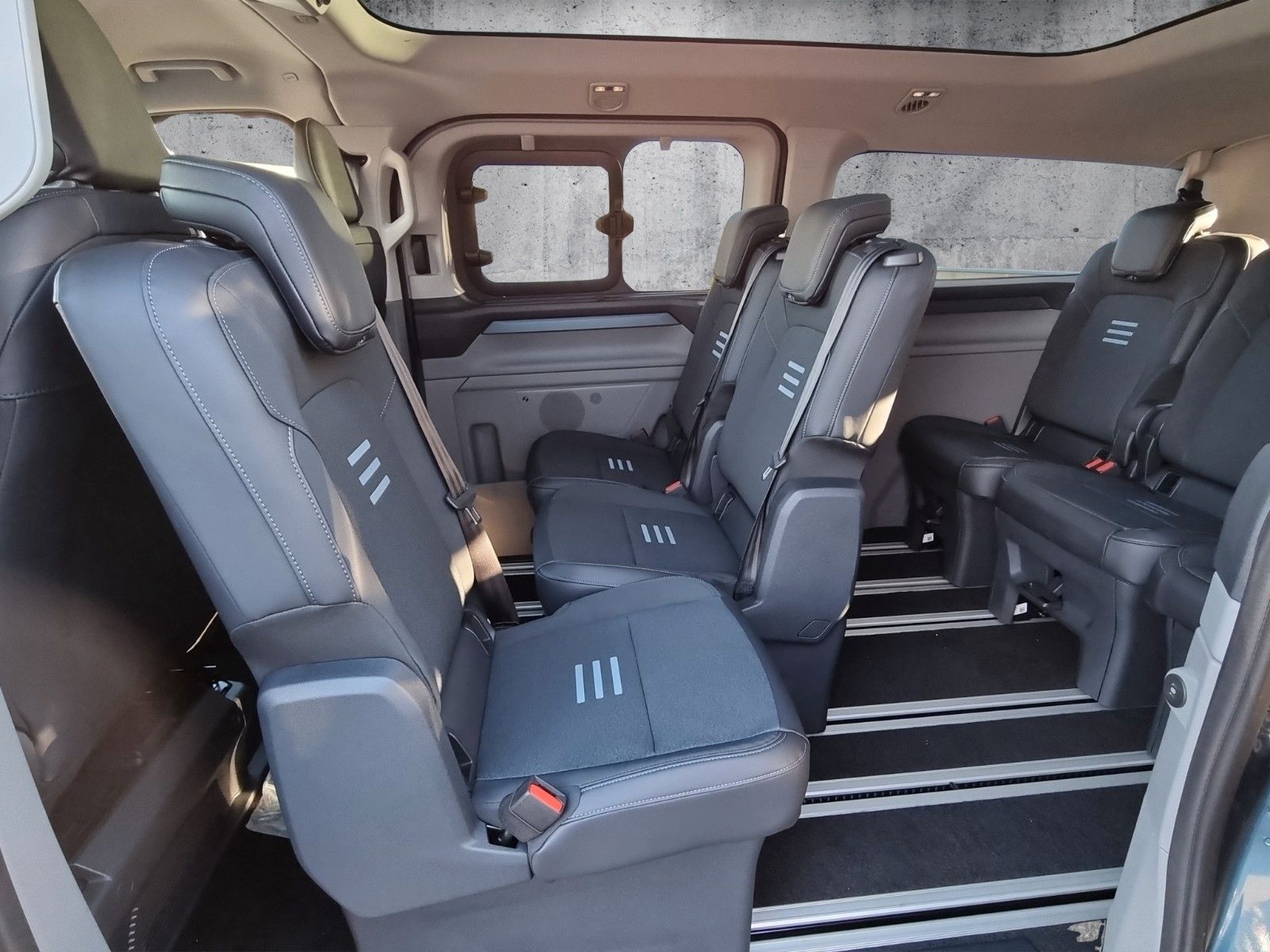 Fahrzeugabbildung Ford Tourneo Custom Bus 320 L2 Tourneo Active AWD