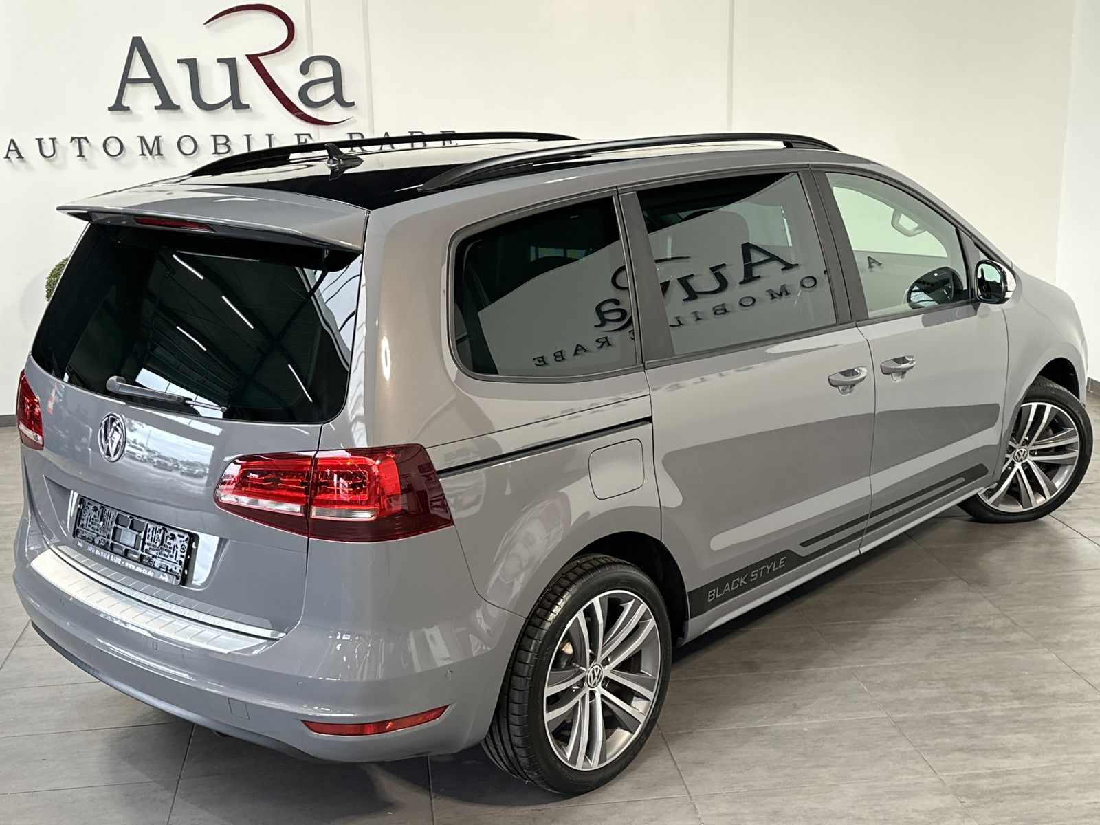 Fahrzeugabbildung Volkswagen Sharan 1.4 TSI DSG HL 7-Sitzer NAV+XEN+AHK+PANO