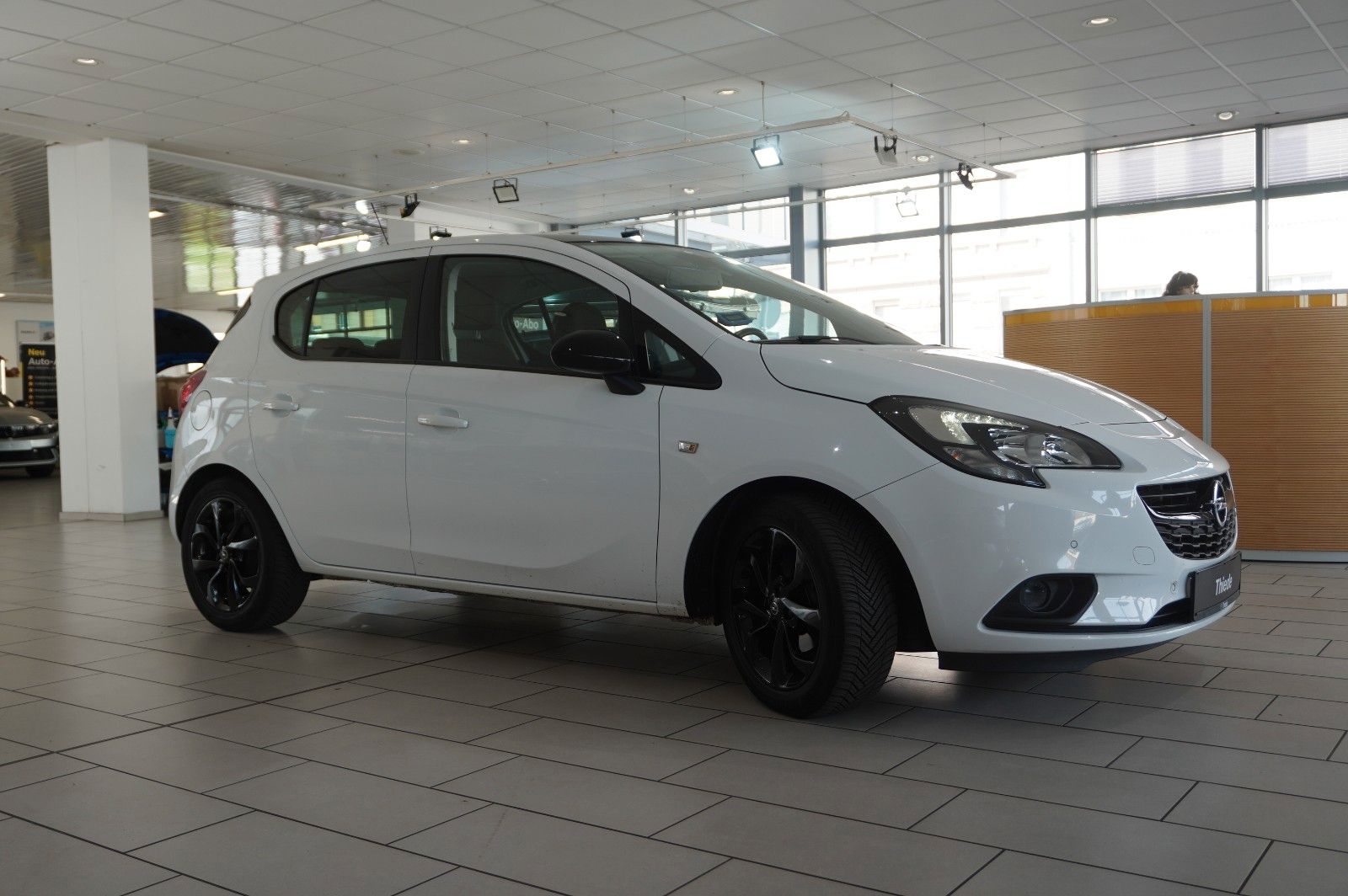 Fahrzeugabbildung Opel Corsa E 1.2 COLOR EDIT. AUTOM. LED/SHZ/SPORT/USB