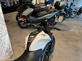 Honda CB125 R Pearl Cool White *Tageszulassung 08-25* - HONDA CB 125