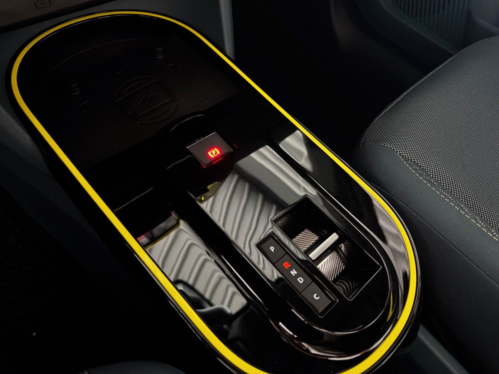 Fahrzeugabbildung Fiat Grande Panda La Prima 44 kWh Navi Sitzheizung