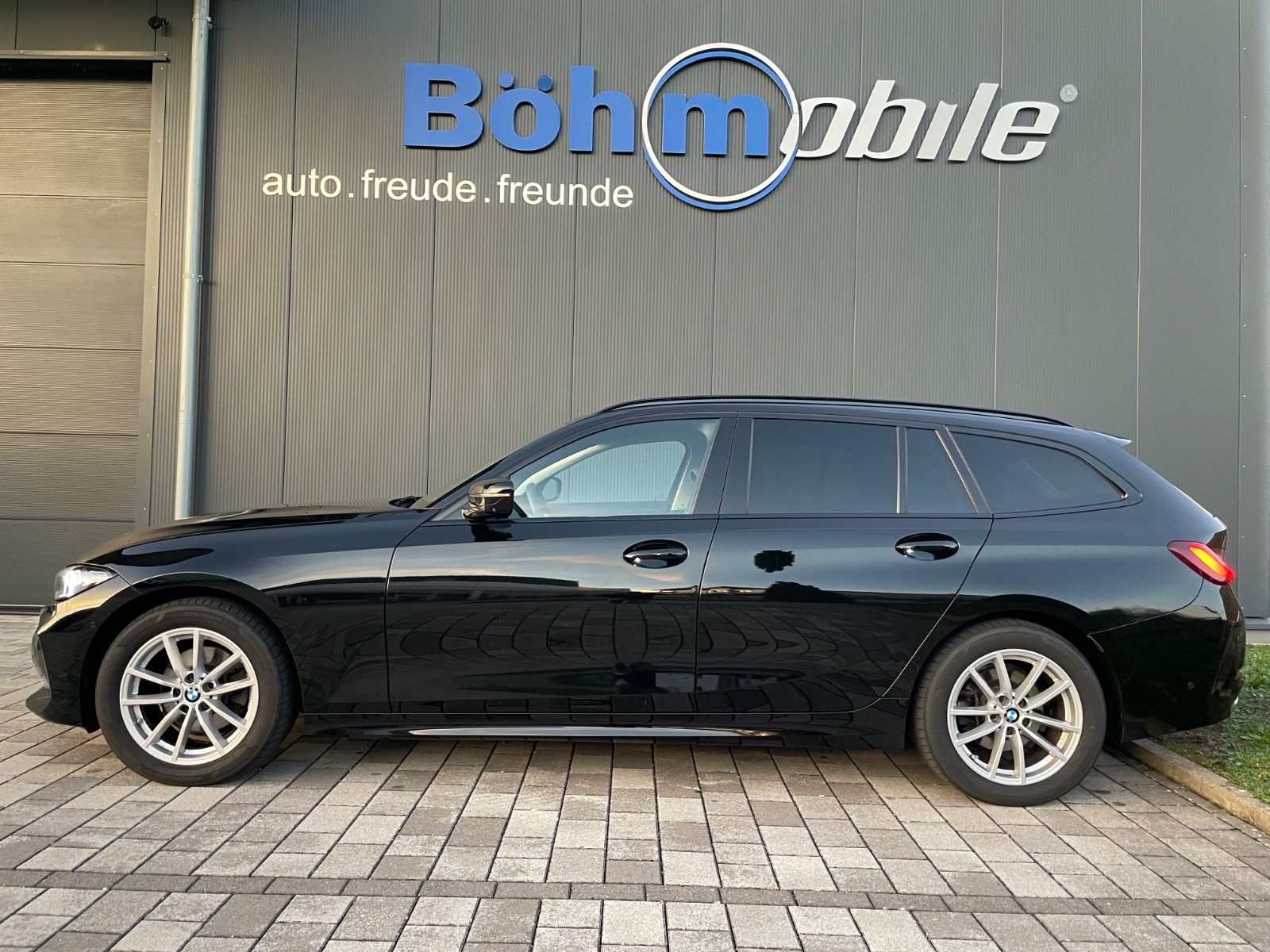2025 BMW 320
