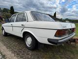 Mercedes-Benz 240 D *W123*VORMOPF*AHK*H-KENNZEICHEN - weiße Mercedes-Benz 240