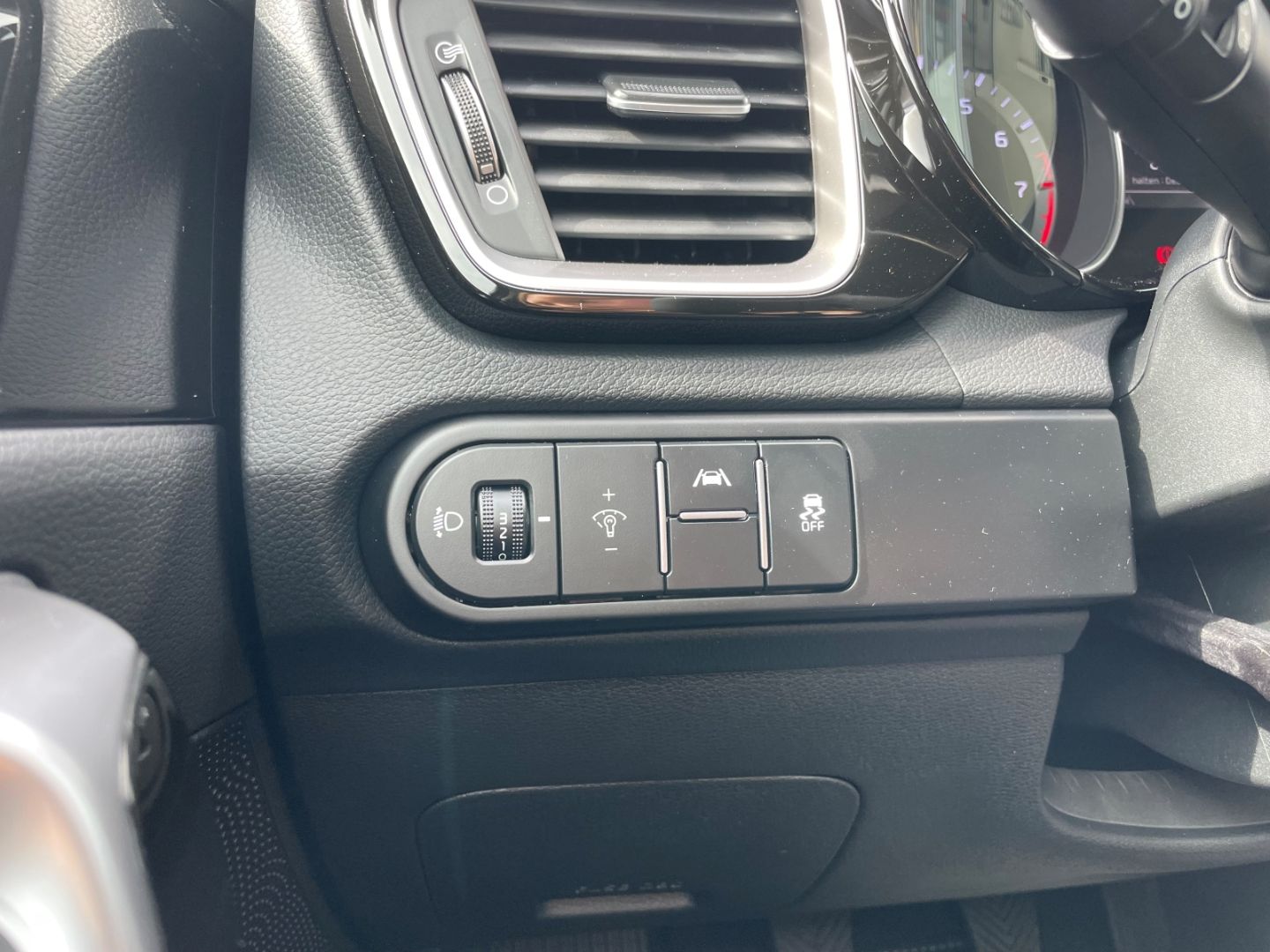 Fahrzeugabbildung Kia Ceed_sw Ultima LED totWinkAss Kamera SHZ PDC