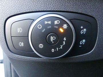 Fahrzeugabbildung Ford Focus Limousine ST-Line X