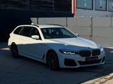 BMW 530d Touring M Sport Shad HuD H&K LHZ SHZ Leder - BMW 530 mit Diesel-Antrieb: Kombi