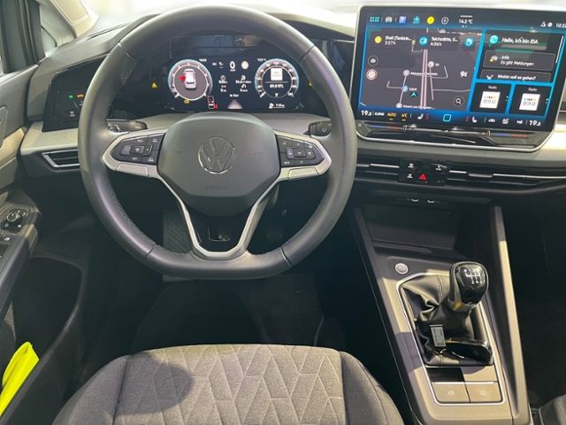 Fahrzeugabbildung Volkswagen Golf 1.5 TSI LIFE NAVI GJR LED KAMERA