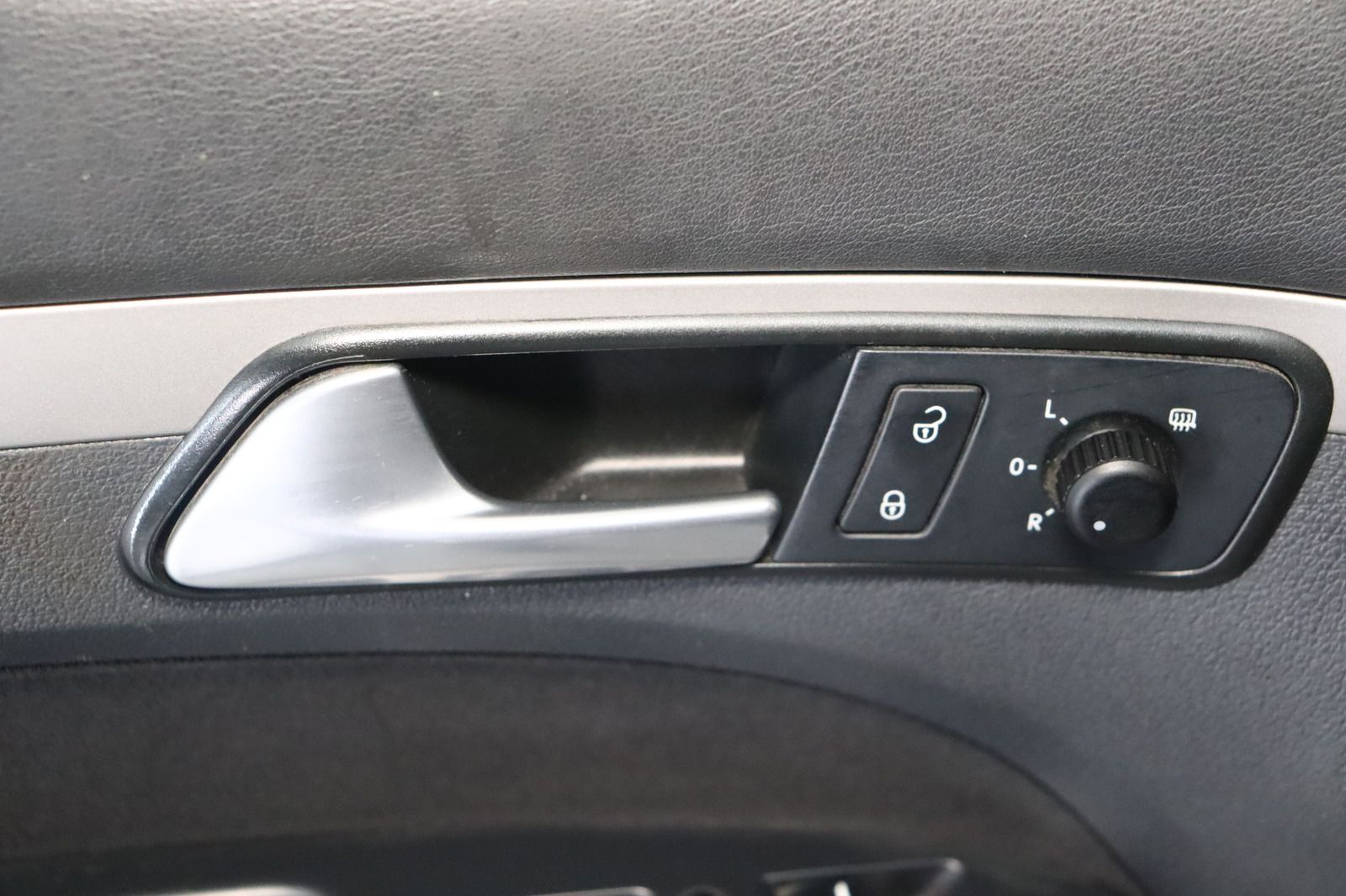 Fahrzeugabbildung Volkswagen Touran 1.4 TSI DSG 7- Sitzer * HU/AU 05.27