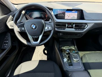 BMW 118 i AdvantageSport+LED+Pano+Navi+VirtCock+SHZ