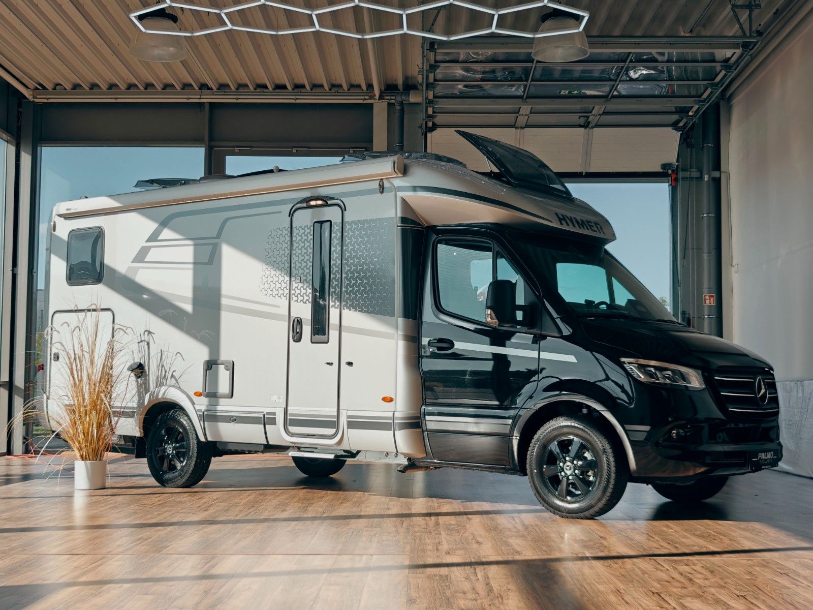 Fahrzeugabbildung HYMER / ERIBA / HYMERCAR B-KLASSE MC T 680 PREMIUM - MATARA TEAK by palmo