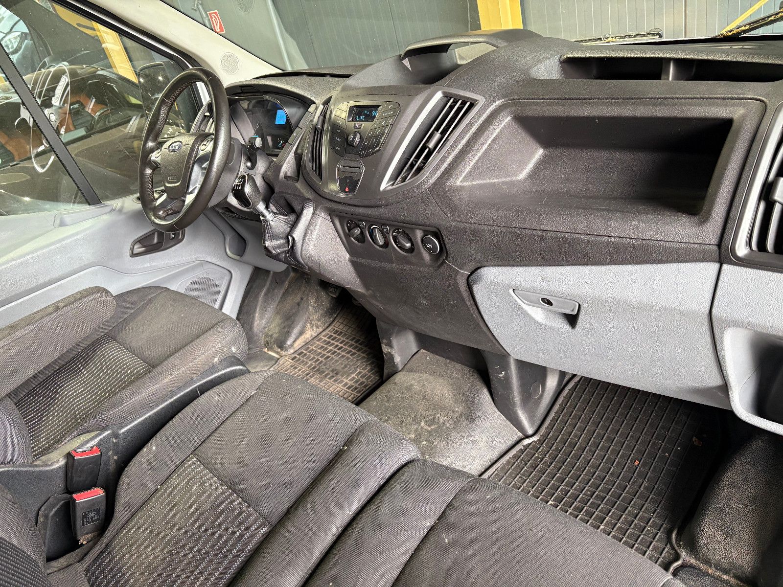 Fahrzeugabbildung Ford Transit Kasten 330 L2 H2Trend/3-SITZ/PDC/KLIMA/