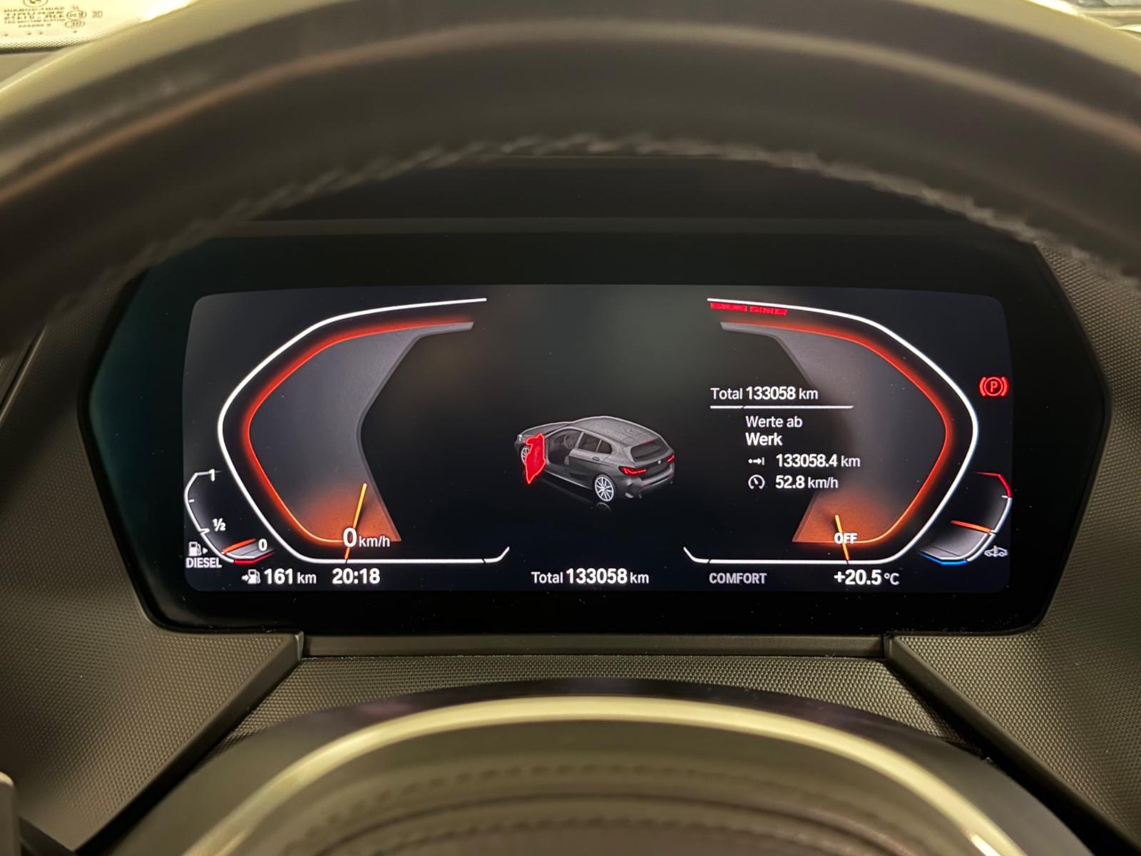 BMW 120d xDrive M Sport Head-Up-Display Digital-Cock