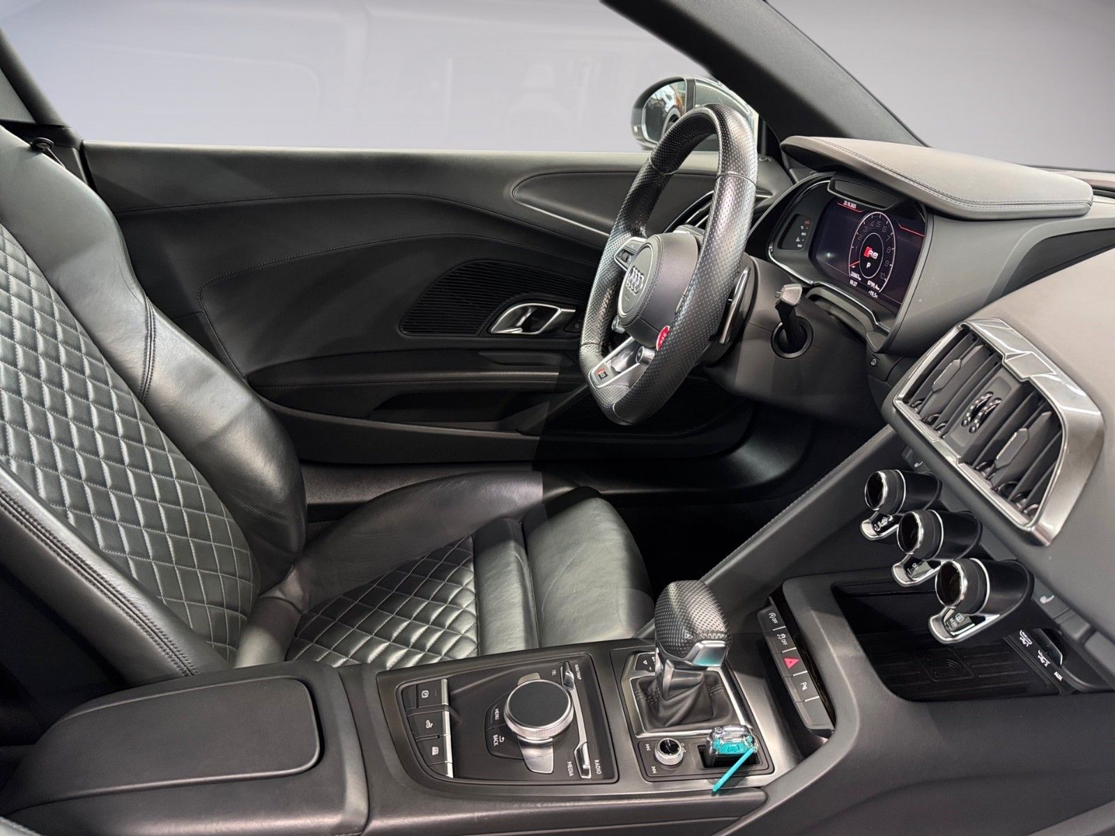 Fahrzeugabbildung Audi R8 Spyder 5.2 FSI quattro performance*B&O*KAMERA