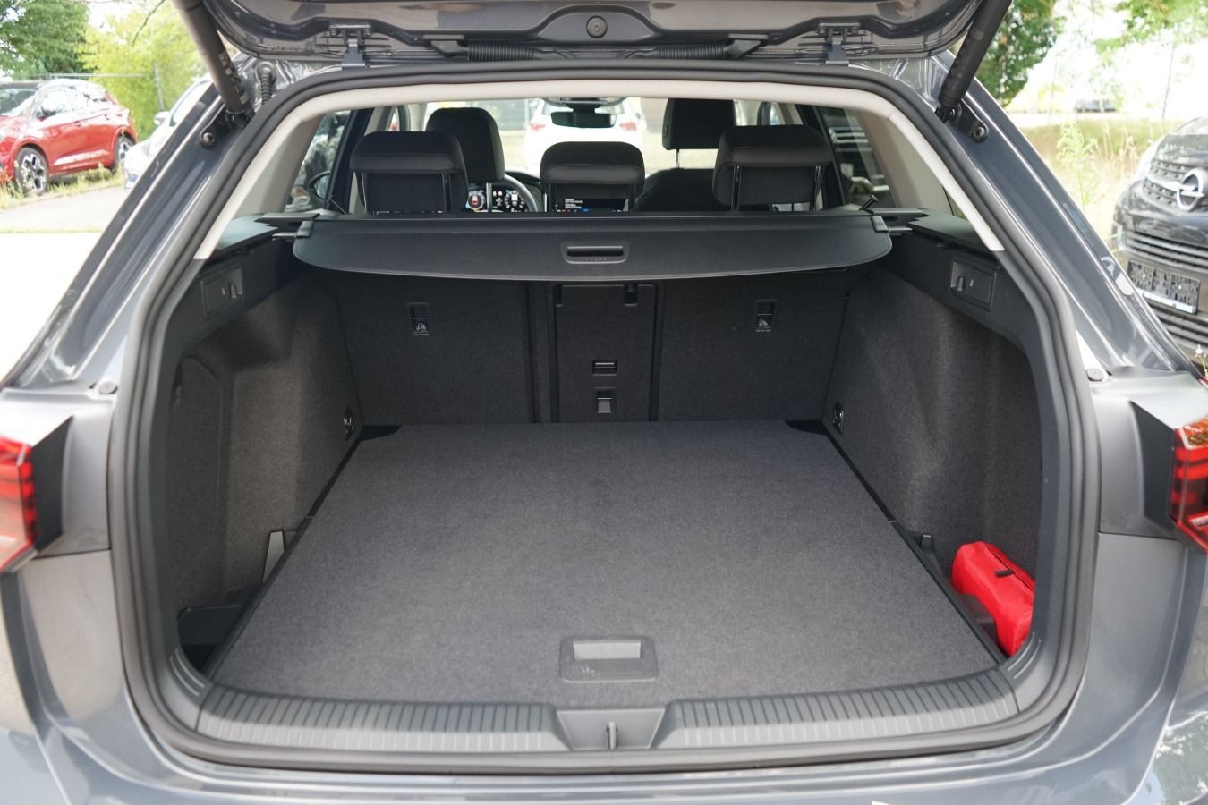 Volkswagen Golf VIII 1.5 eTSI Style AHK Head-up Rear View foto 5