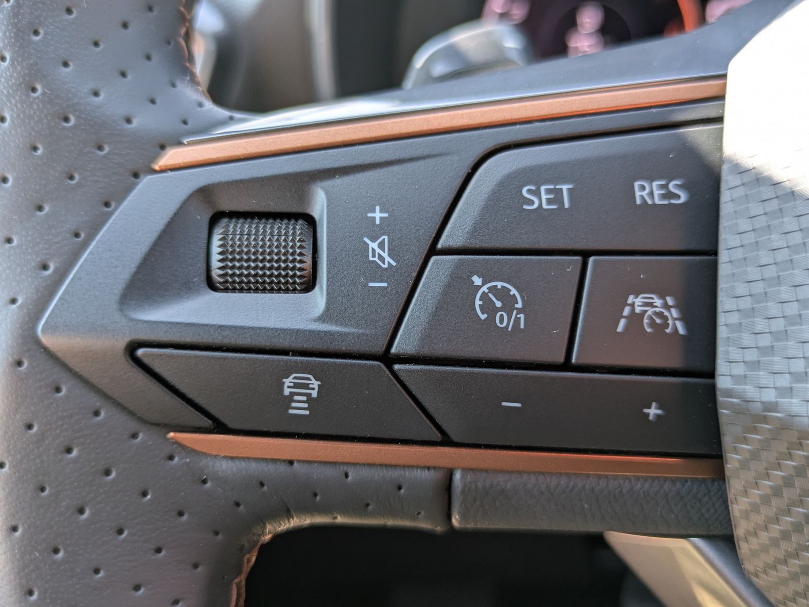 Fahrzeugabbildung CUPRA Leon 1.5 eTSI DSG MATRIX-LED*ACC*APP*KAMERA*18"