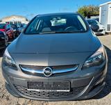 Opel Astra J Lim. 5-trg. Active wenig KM Tüv März 27 - Opel Astra Gebrauchtwagen in Freiburg