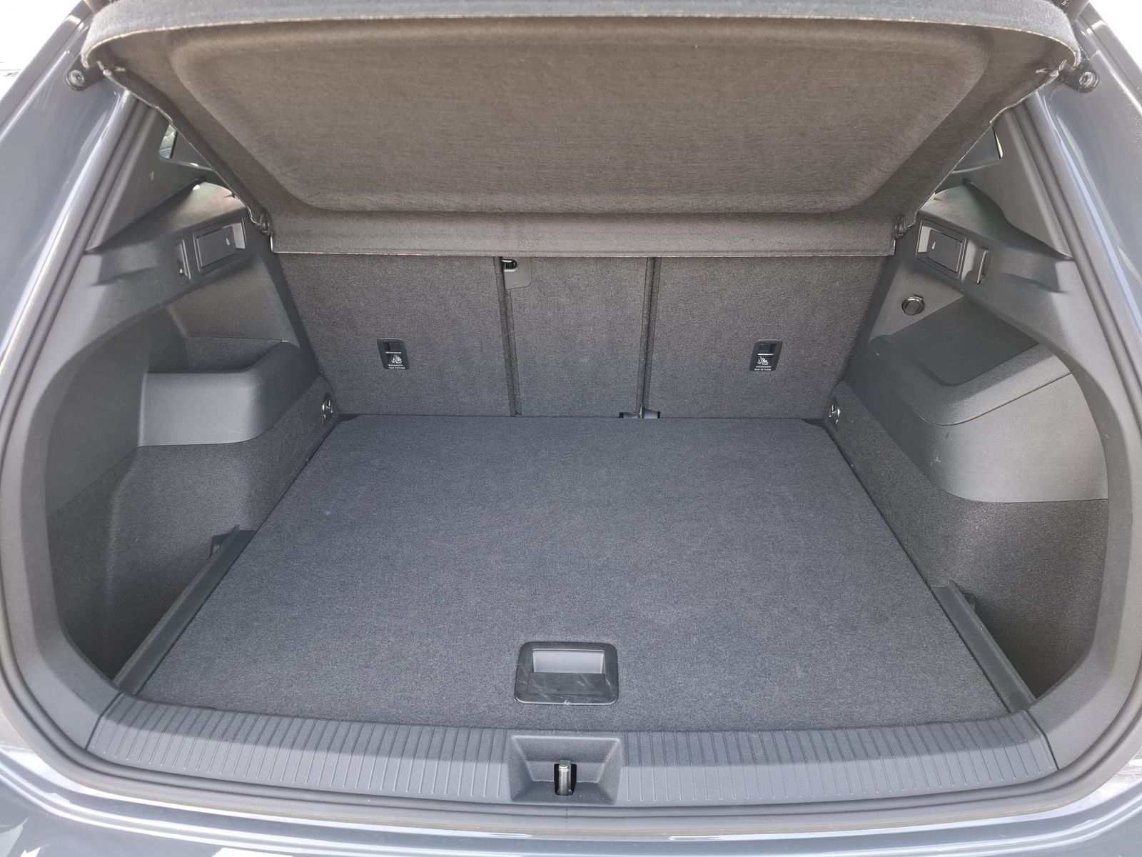 Fahrzeugabbildung Volkswagen Tiguan 2.0 TDI R-Line 4M Pano*Black*Matrix*AHK