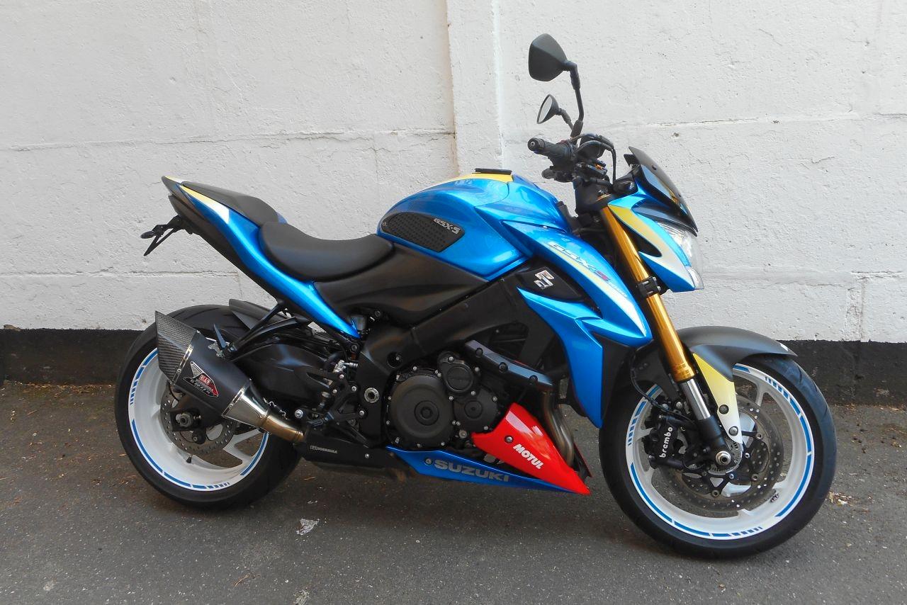 Suzuki GSX-S1000 A viel Zubehör