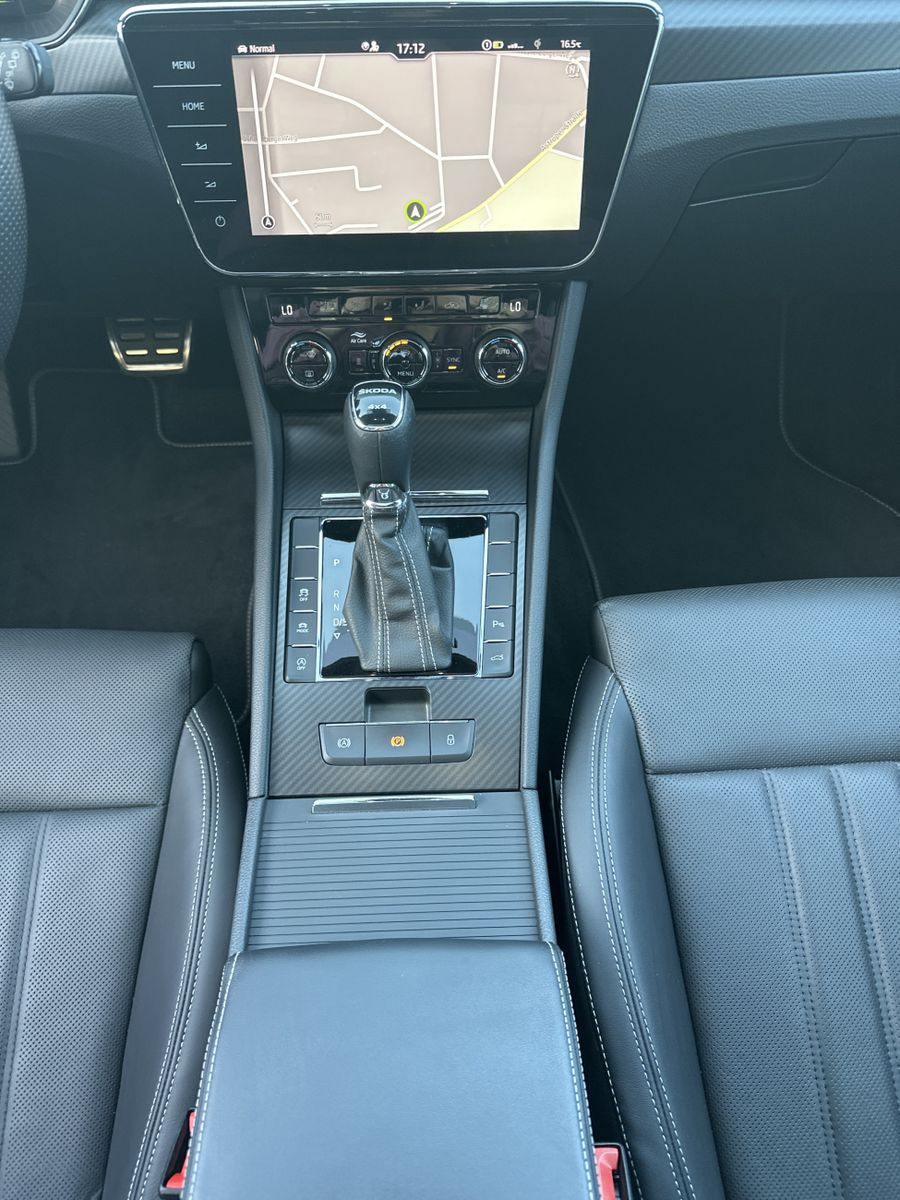Fahrzeugabbildung SKODA Superb Sportline 4x4 NAV+LED+PANO+AHK+MEMORY+ACC