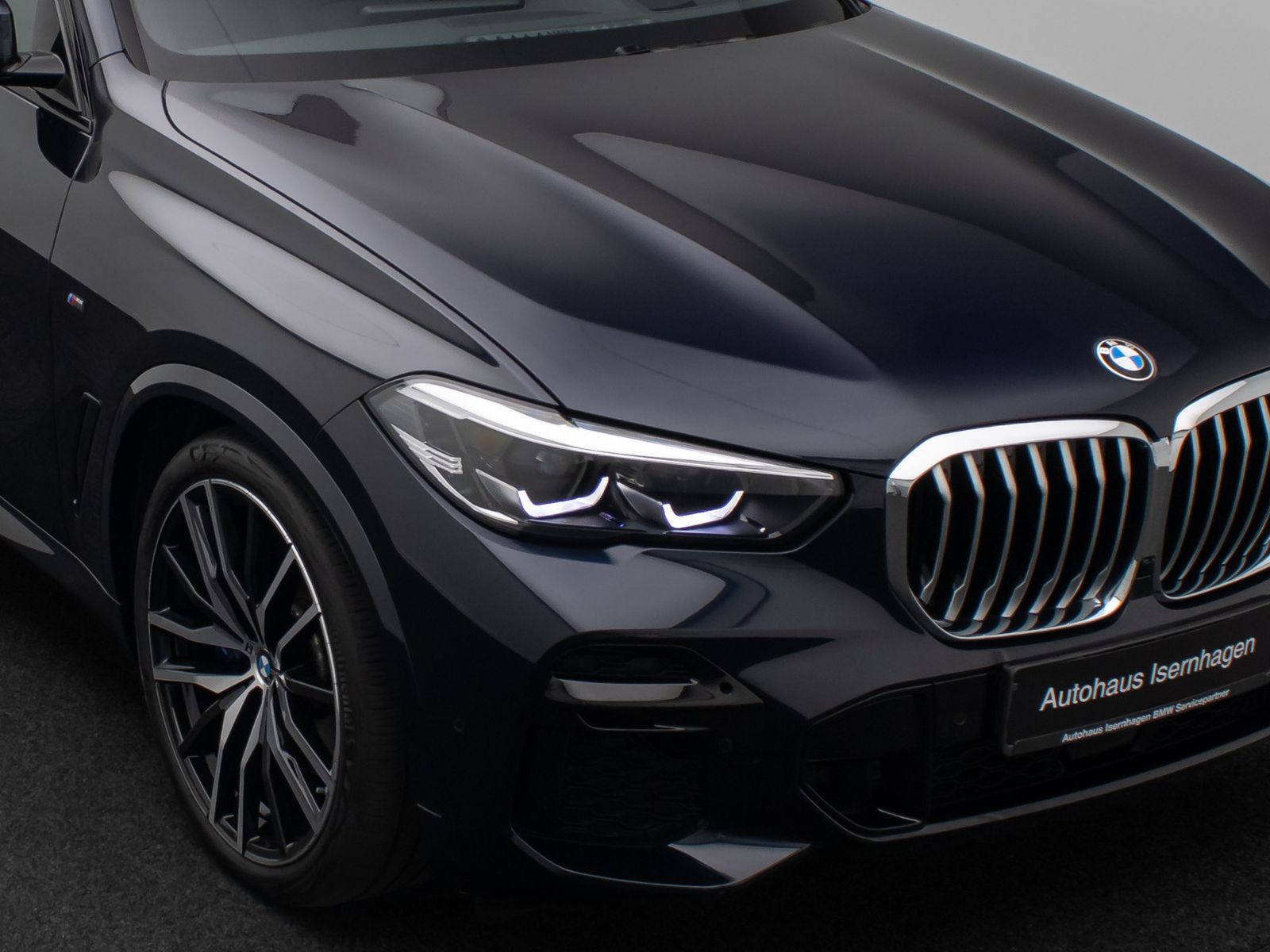 Fahrzeugabbildung BMW X5 xD30d M Sport H/K Panorama HUD DAB SoftCl 22"
