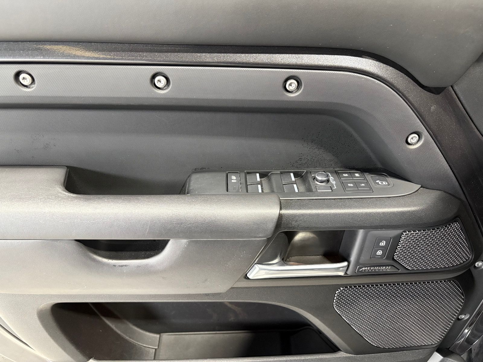 Fahrzeugabbildung Land Rover Defender 110 V8/PANO/ACC/HEAD-UP/360°/APPLE/AMBI