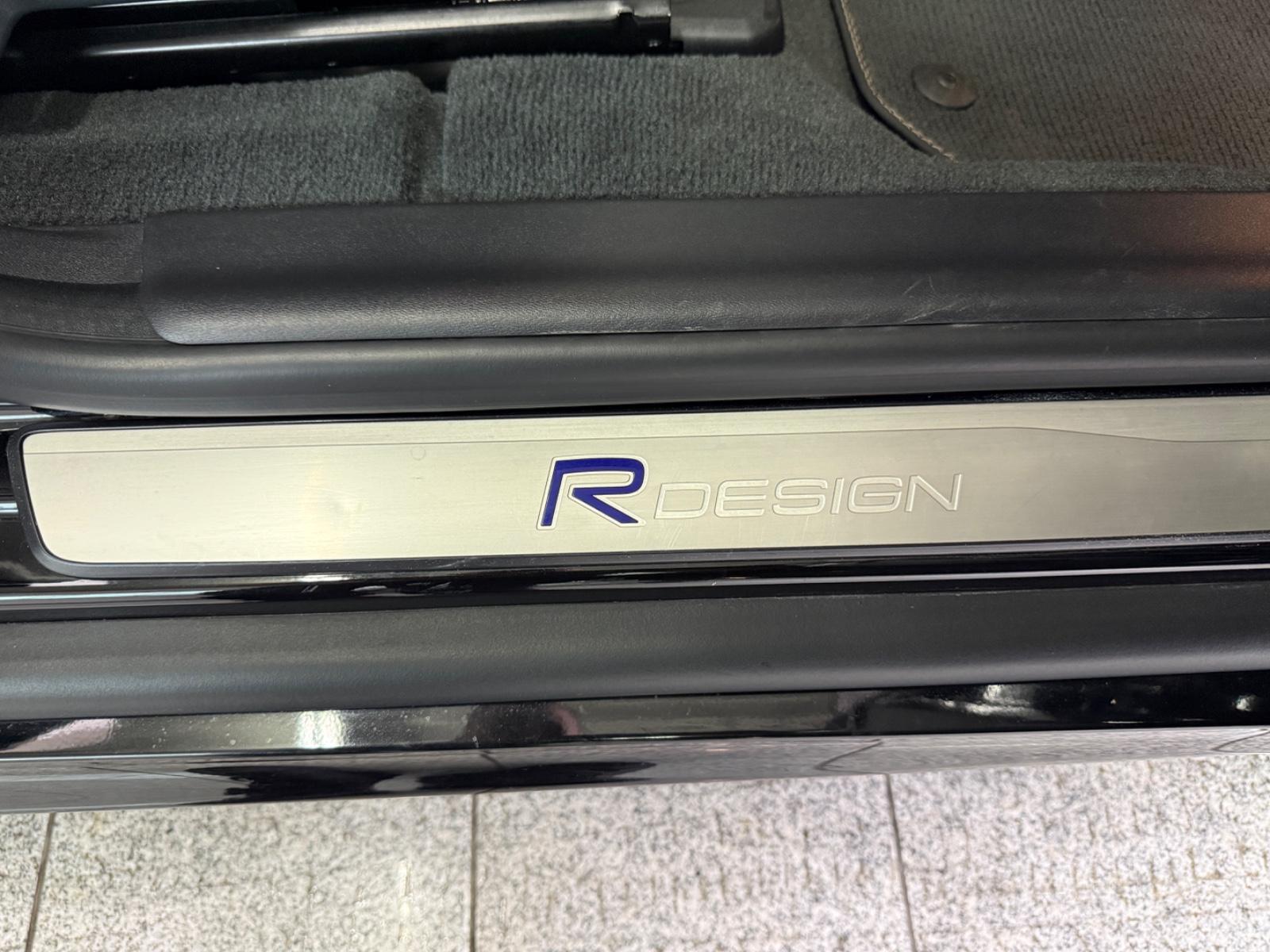 Volvo XC60 2.0 D4*MOMN*R-DSGN*2WD*ACC*PAN*CAM*BI-XN*AH