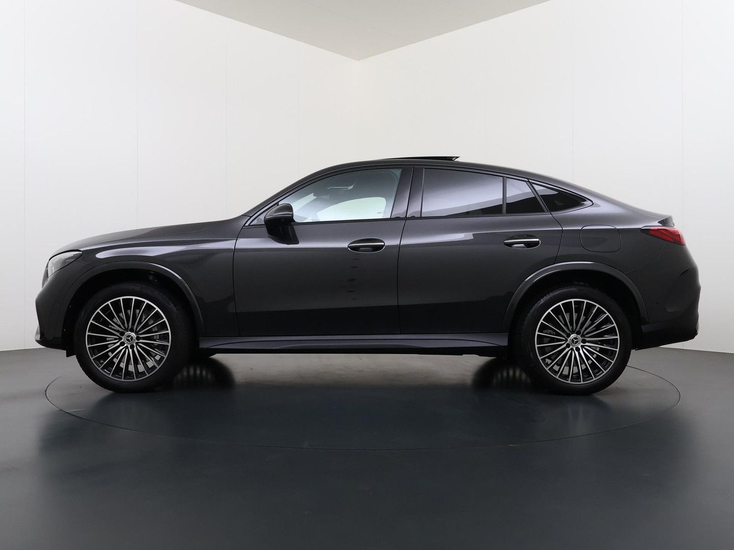 Mercedes-Benz GLC 300 Coupé 300e 4MATIC Sport Edition | Night imagem 3
