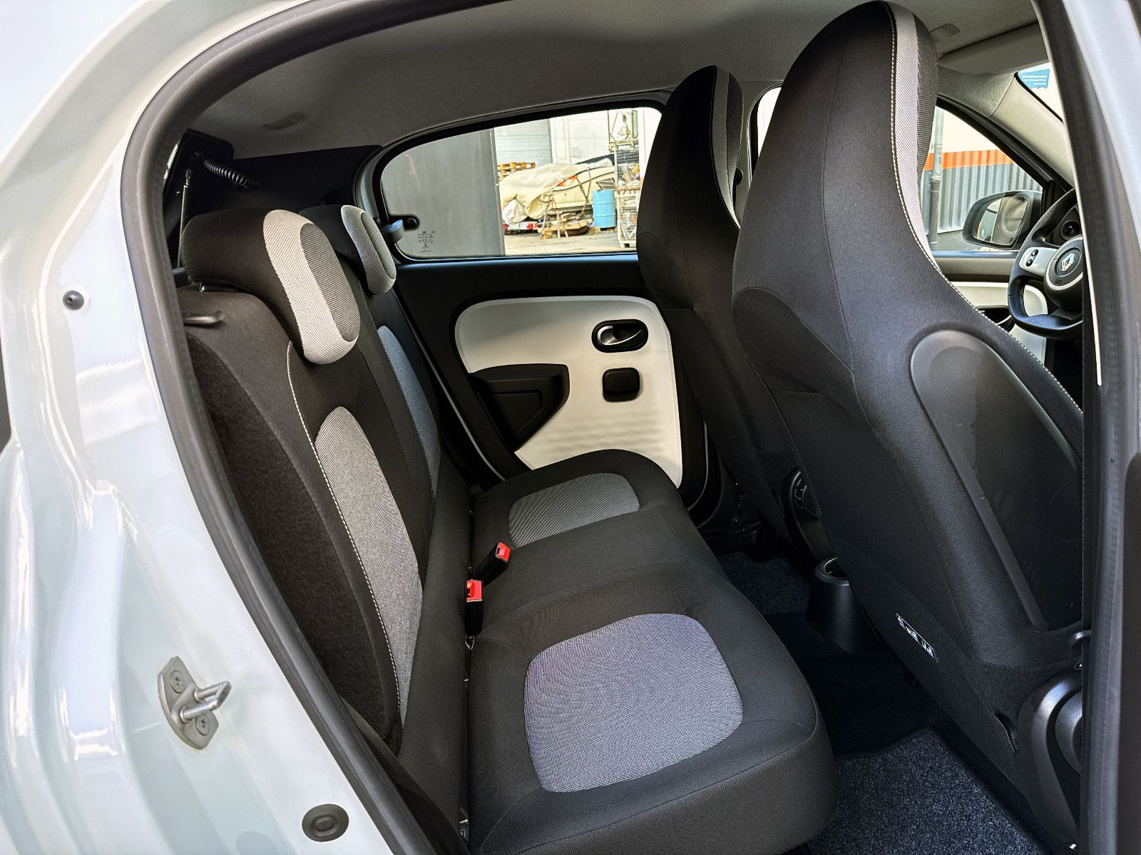 Fahrzeugabbildung Renault Twingo Zen Electric 21kWh CarPlay KLIMA DAB MFKL